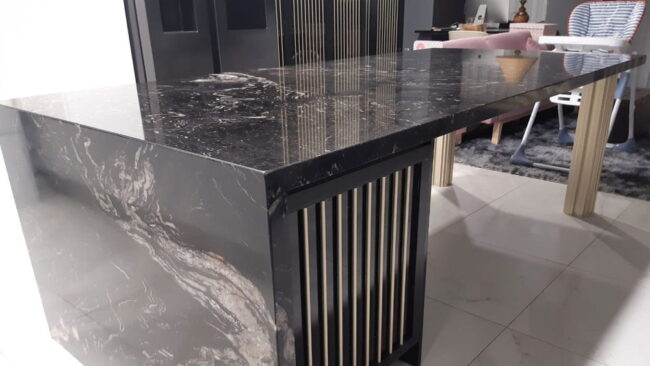 quienes-somos-marmoles-albacete-1 Nuestros trabajos | Mármoles Artísticos Albacete | Encimera canto a inglete