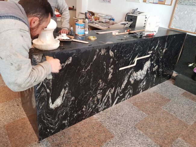 marmol-negro-granito-albacete Decorar usando granito color negro