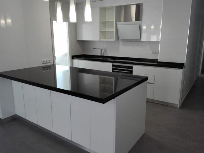 encimera-isla Encimera en isla - Cocinas en Albacete