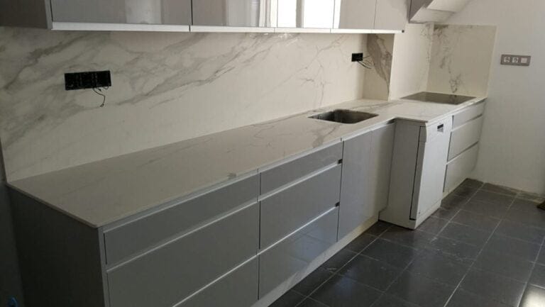 Combinación de encimera y muebles de cocinas - Mármoles Simón