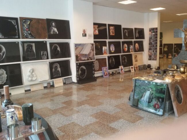 Acrónimos en lápidas - Mármoles Simón