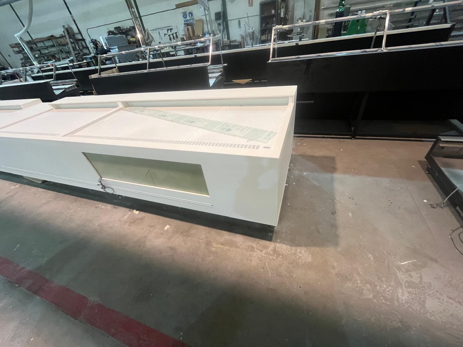 Trabajo de mostrador en porcelánico